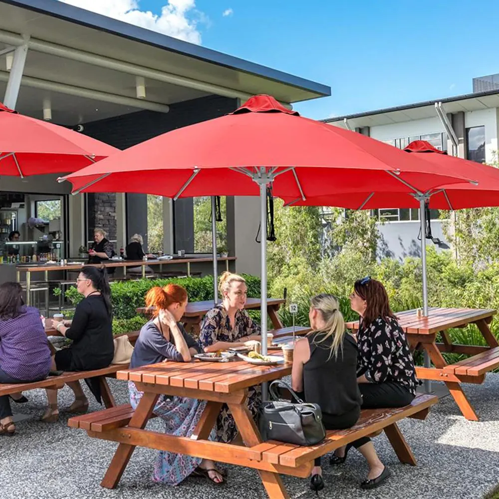 Restaurants & Cafés